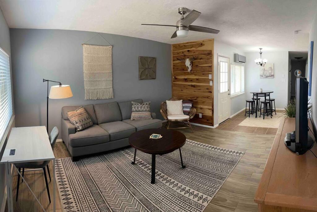Comfy, Contemporary Quiet Retreat Vacation Home With Views Albuquerque Esterno foto